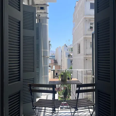 Miranda's Koukaki Apartment