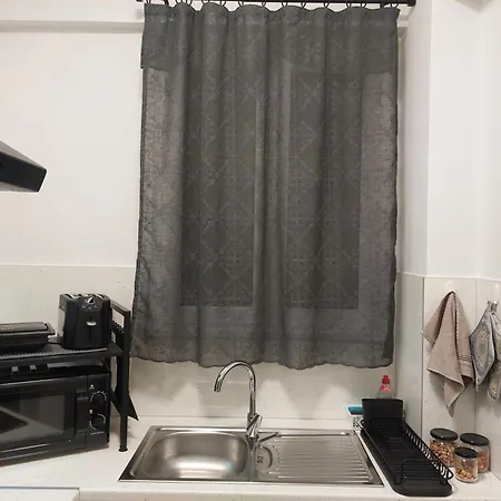Miranda's Koukaki Apartment